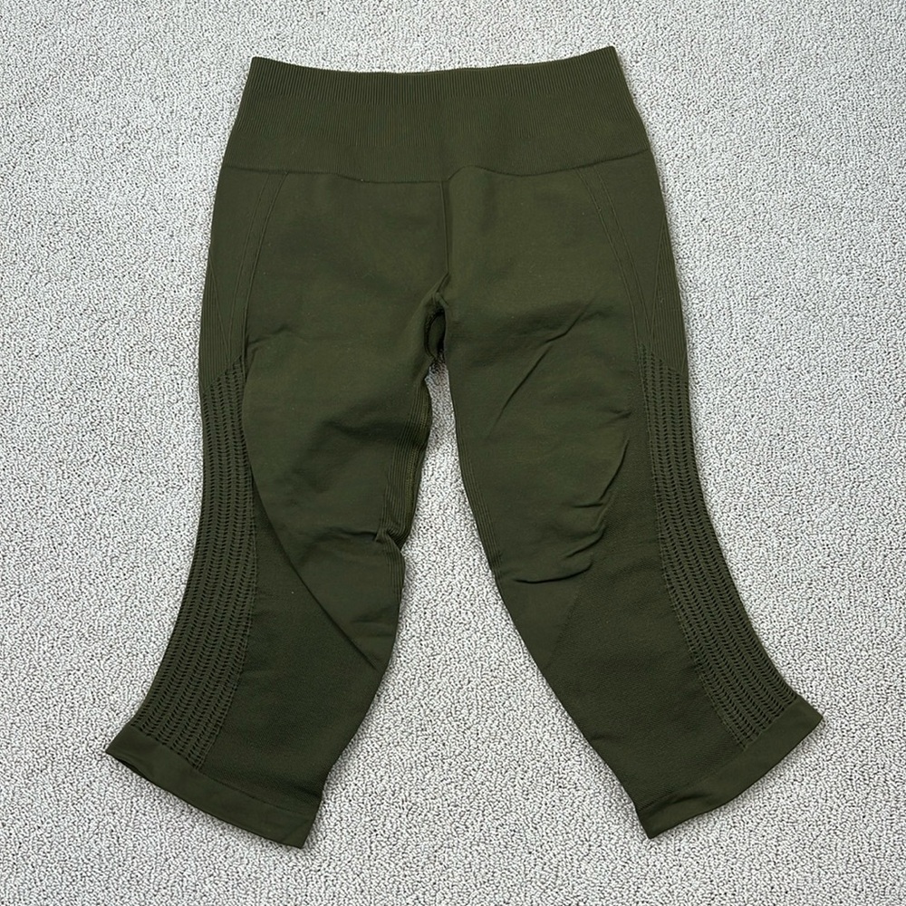 Lululemon Flow & Go Crop Military Green Yoga Pants Womens Size 4 Workout Pants